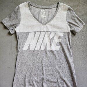 The Nike Tee, size Small, logo